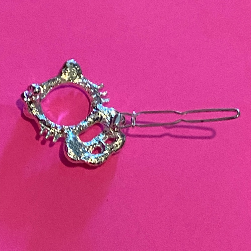 🌸 Hello kitty rhinestone hair clip 🌸 - Picture 4 of 7